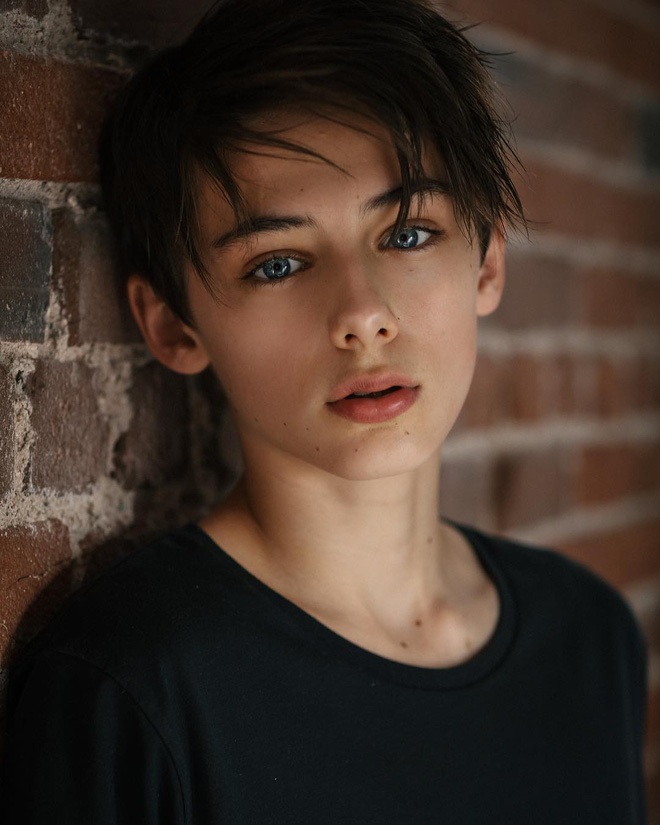 Ch&agrave;ng trai được mệnh danh thiếu ni&ecirc;n đẹp nhất thế giới, ngoại h&igrave;nh như tạc tượng giờ ra sao khi đ&atilde; trưởng th&agrave;nh? - Ảnh 2.