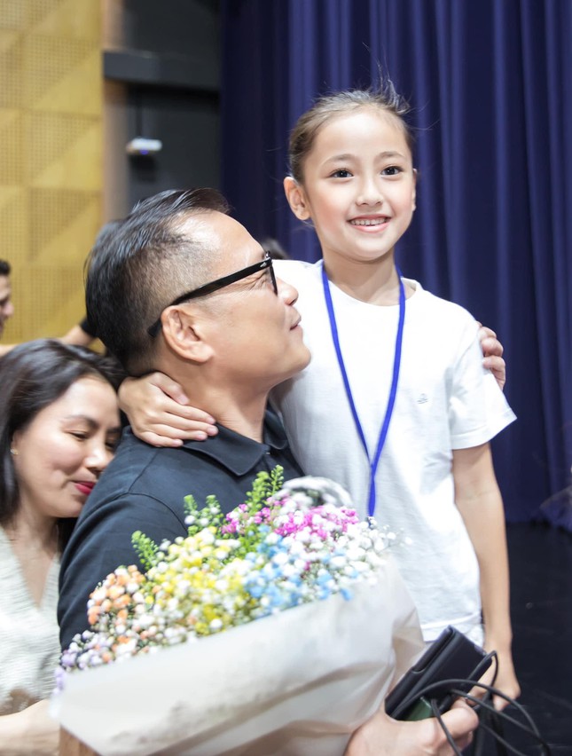 The youngest daughter of Miss Ha Kieu Anh shows off her beautiful beauty like a small beauty when she dances at ballet - Photo 5.