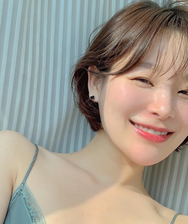 6 việc phải làm sau khi bôi kem chống nắng để đánh bại lão hóa, cứu collagen - Ảnh 3. 6 việc phải làm sau khi bôi kem chống nắng để đánh bại lão hóa, cứu collagen - Ảnh 3.