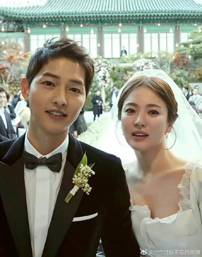 Ảnh cưới của sao Hàn - Trung bất ngờ xôn xao trở lại: Song Hye Kyo - Song Joong Ki ly hôn rồi vẫn được nhắc tới - Ảnh 2.