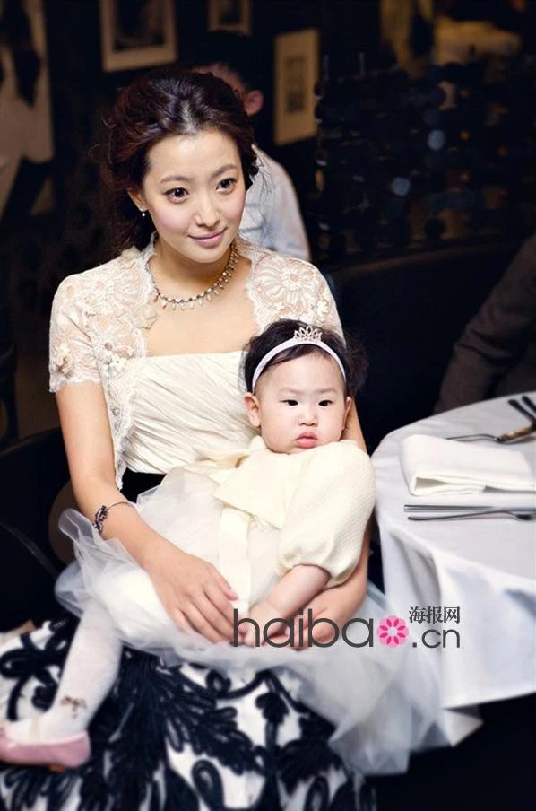 “Đệ nhất mỹ nhân xứ Hàn” Kim Hee Sun: Từng đau đớn muốn rời làng giải trí sau khi con gái chào đời - Ảnh 10.