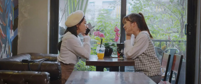 Thương ng&agrave;y nắng về 2 - Tập 36: Phong nhận qu&agrave; từ con g&aacute;i, mắng oan V&acirc;n b&agrave;y tr&ograve; - Ảnh 1.