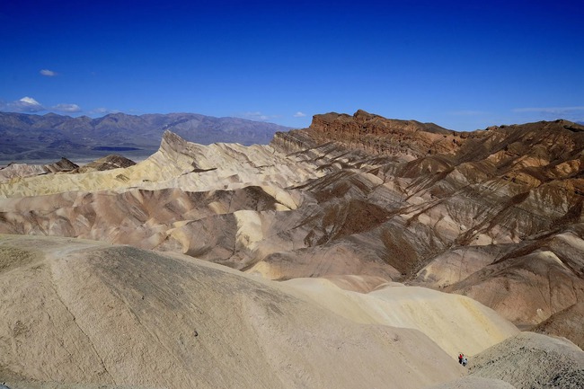 Mạo hiểm tới nơi mệnh danh Thung lũng Chết, du khách tử nạn vì phải đi bộ tìm chỗ đổ xăng - Ảnh 4. Mạo hiểm tới nơi mệnh danh Thung lũng Chết, du khách tử nạn vì phải đi bộ tìm chỗ đổ xăng - Ảnh 4.