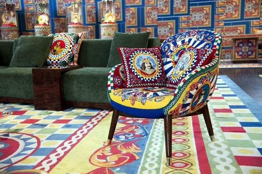 B&ecirc;n trong cửa h&agrave;ng b&aacute;n đồ nội thất đầu ti&ecirc;n của Dolce & Gabbana - Ảnh 6.