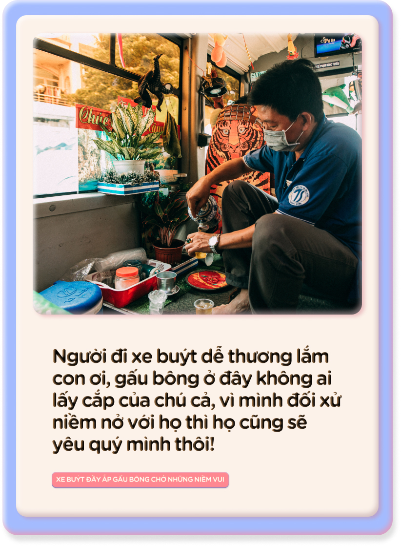 Chiếc xe bu&yacute;t đầy ắp gấu b&ocirc;ng đang nổi rần rần: Phụ xe l&agrave; một cao thủ gắp th&uacute; ch&iacute;nh hiệu - Ảnh 17.