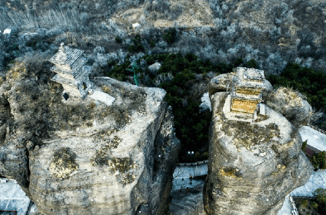 Núi sinh đôi độc đáo ở Trung Quốc: Có 2 bảo tháp nghìn năm vững chãi sau địa chấn, sự tồn tại vẫn còn là ẩn số - Ảnh 3.