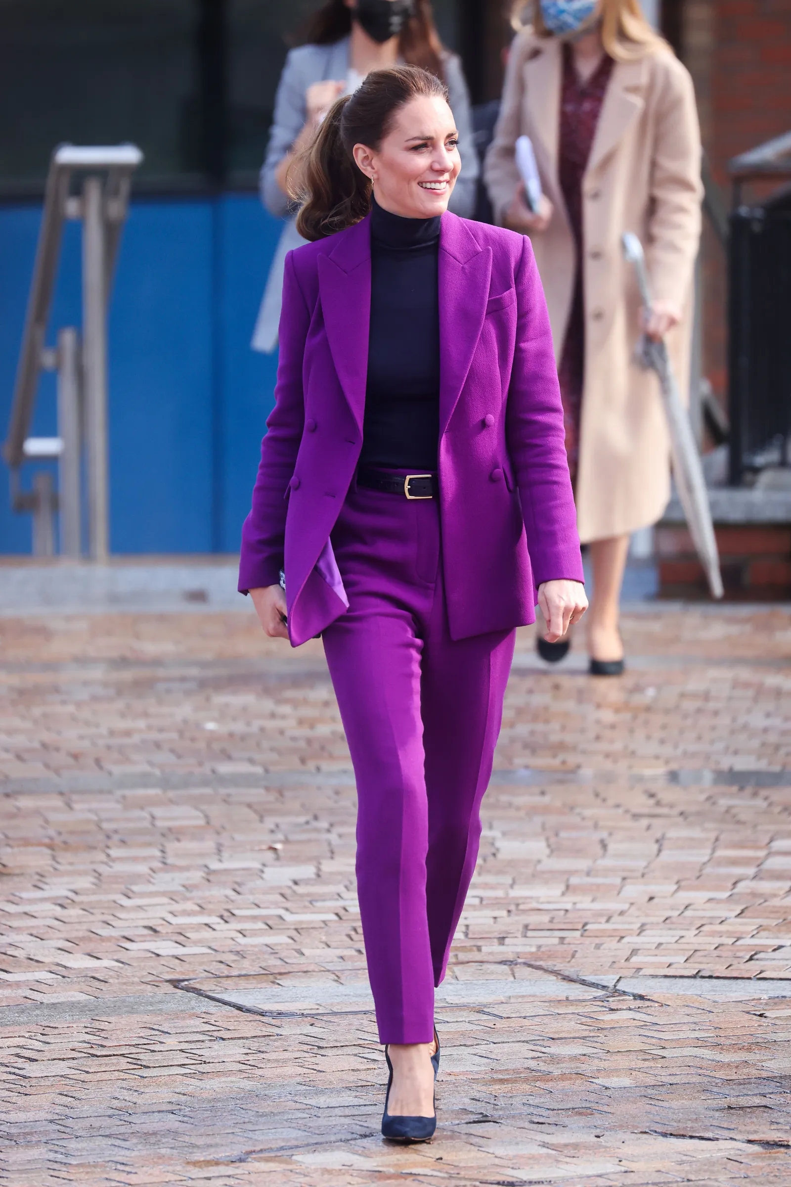 Công nương Kate mặc suit ngày càng đẹp xuất sắc, nhận được cơn mưa lời khen từ cư dân mạng - Ảnh 10. Công nương Kate mặc suit ngày càng đẹp xuất sắc, nhận được cơn mưa lời khen từ cư dân mạng - Ảnh 10.