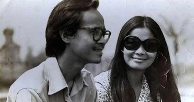 Danh ca Khánh Ly nói về ảnh chụp cùng NS Trịnh Công Sơn: Đó là 2 thằng con trai ngồi với nhau! - Ảnh 3. Danh ca Khánh Ly nói về ảnh chụp cùng NS Trịnh Công Sơn: Đó là 2 thằng con trai ngồi với nhau! - Ảnh 3.