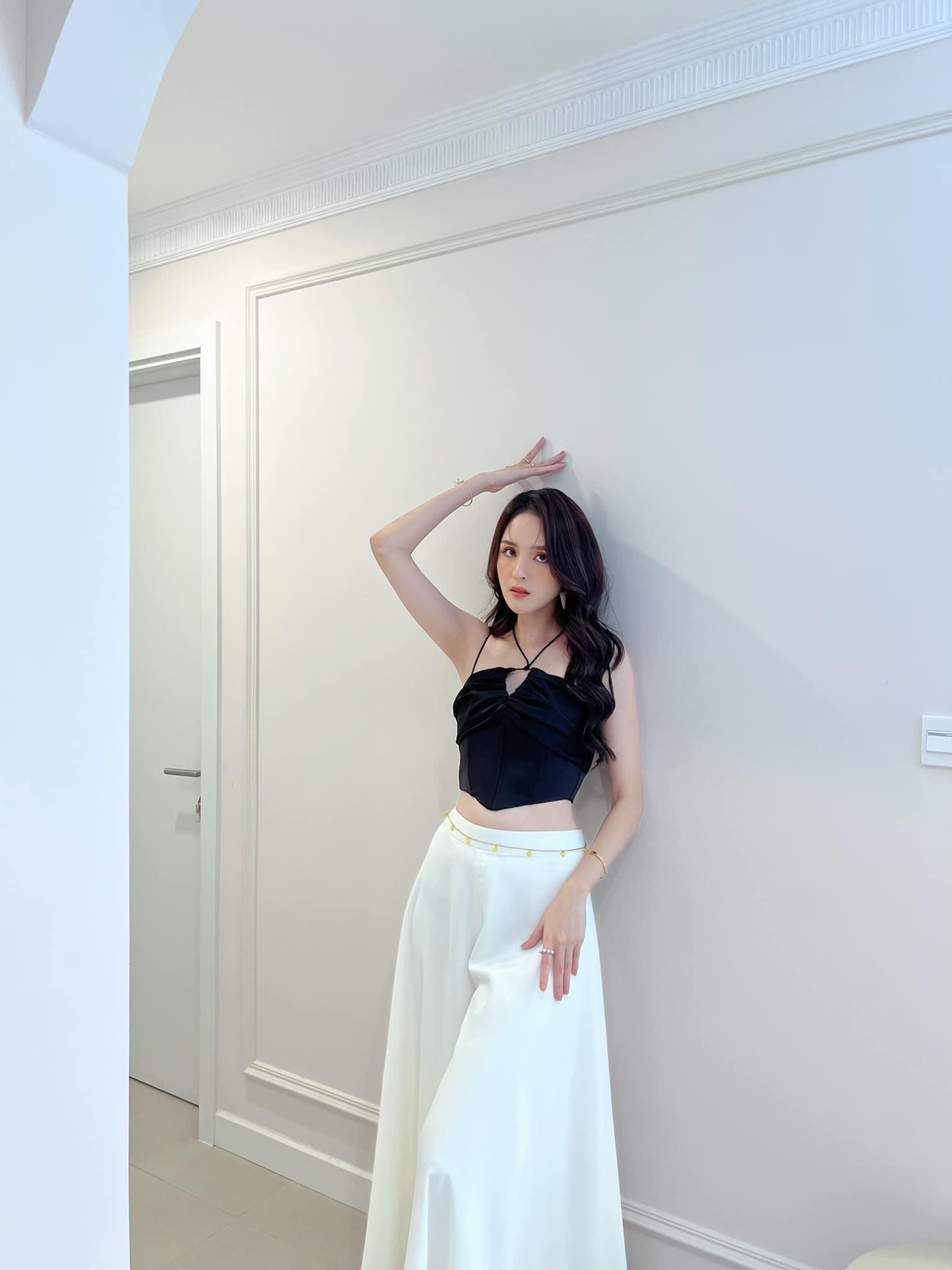 Gu thời trang thăng hạng ng&agrave;y c&agrave;ng n&oacute;ng bỏng, s&agrave;nh điệu của &Aacute; hậu 2 con Ho&agrave;ng Anh - Ảnh 2.