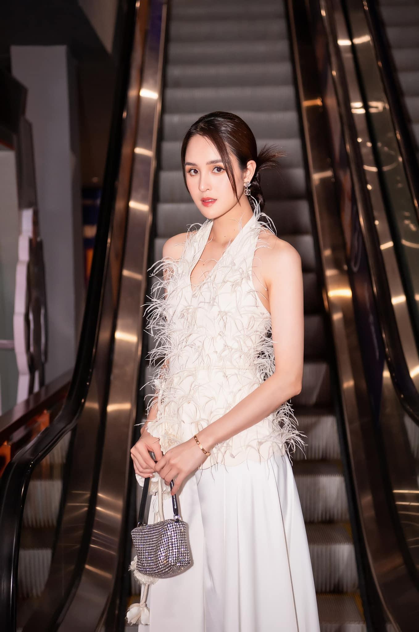 Gu thời trang thăng hạng ng&agrave;y c&agrave;ng n&oacute;ng bỏng, s&agrave;nh điệu của &Aacute; hậu 2 con Ho&agrave;ng Anh - Ảnh 4.