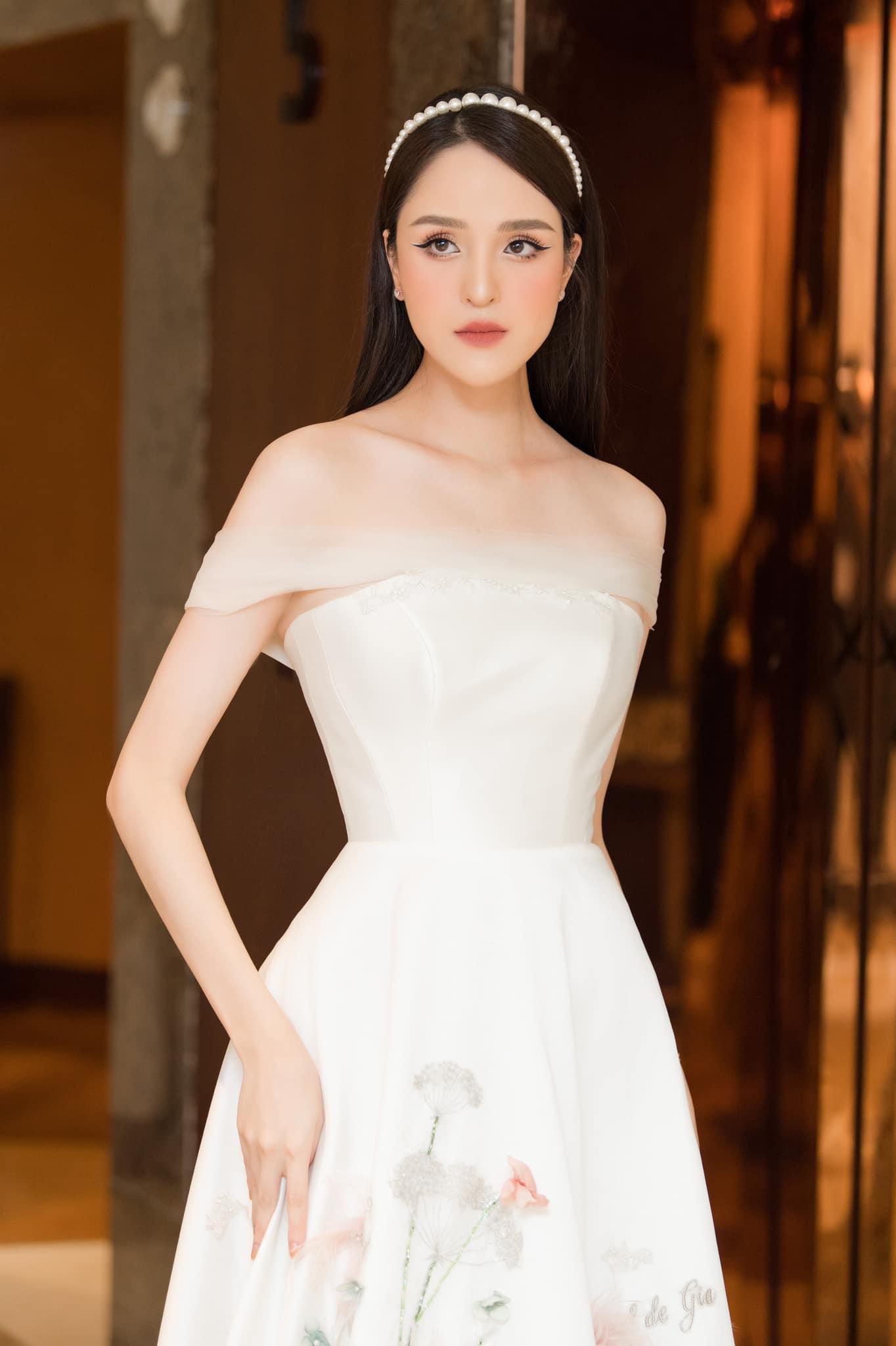 Gu thời trang thăng hạng ng&agrave;y c&agrave;ng n&oacute;ng bỏng, s&agrave;nh điệu của &Aacute; hậu 2 con Ho&agrave;ng Anh - Ảnh 5.