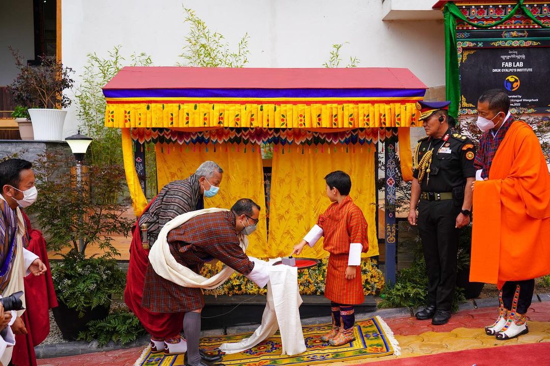 The Queen of Bhutan celebrates her birthday with ageless beauty, leaving the Dragon Prince alone to do royal duties at the age of 6 - Photo 4.
