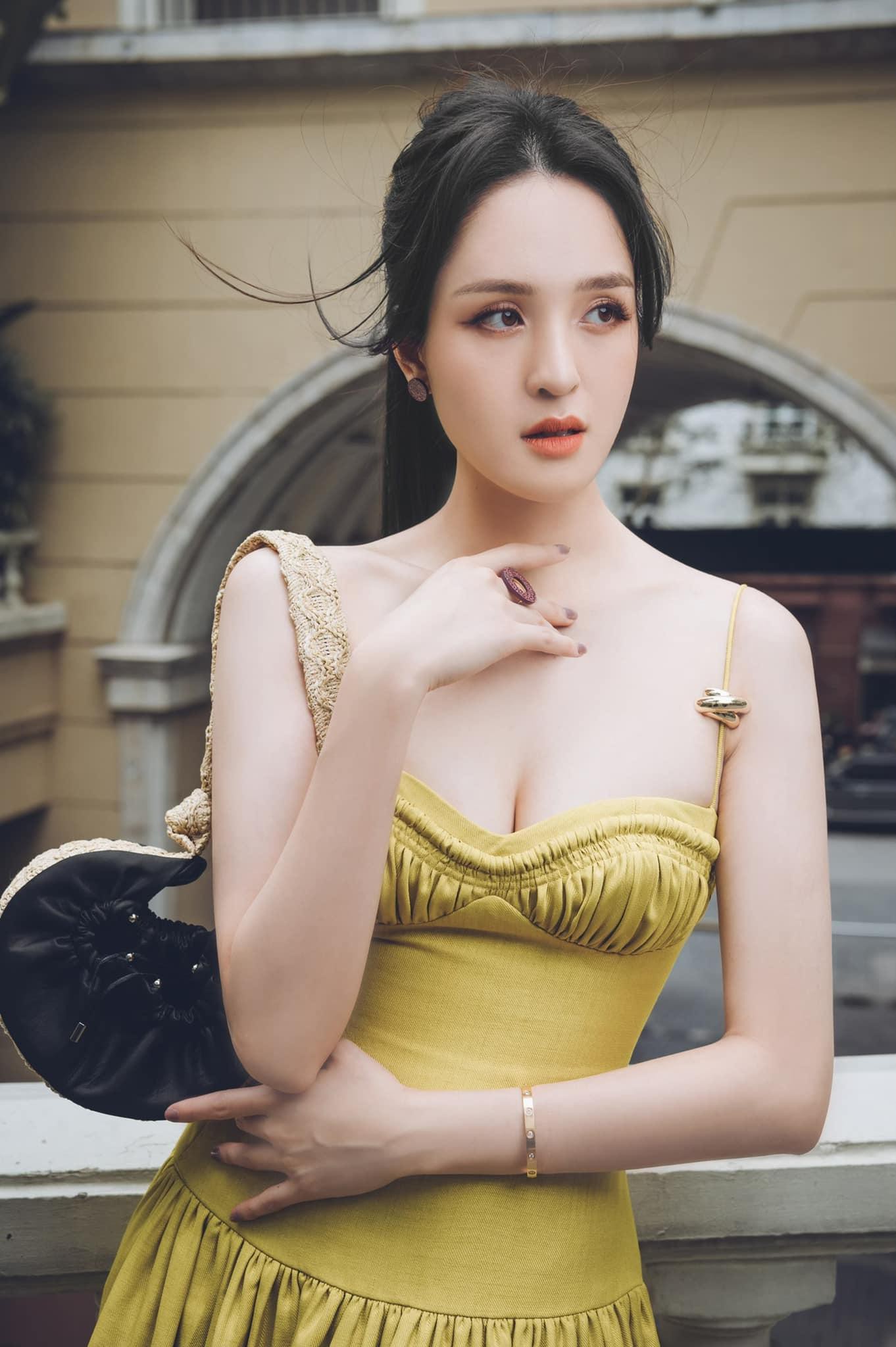 Gu thời trang thăng hạng ng&agrave;y c&agrave;ng n&oacute;ng bỏng, s&agrave;nh điệu của &Aacute; hậu 2 con Ho&agrave;ng Anh - Ảnh 7.