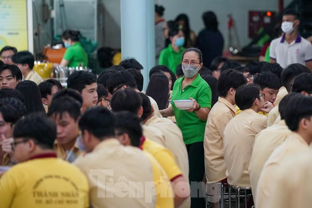 Ôn thi tốt nghiệp THPT, sĩ tử bế quan học 12 tiếng mỗi ngày - Ảnh 17.