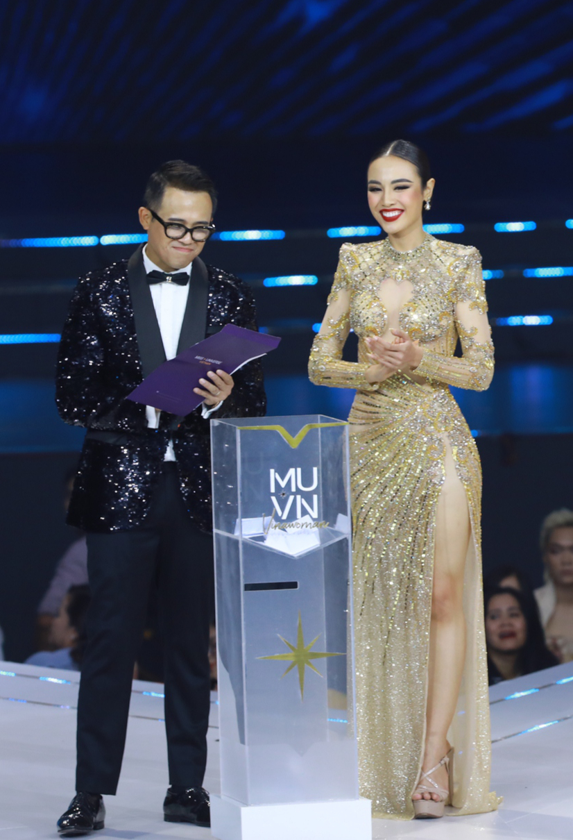 Nghe lại phần ứng xử dở khóc dở cười của Hương Ly - Nam Em để thấy: Sự sai lầm khi chọn song ngữ của các thí sinh HHHVVN - Ảnh 7. Nghe lại phần ứng xử dở khóc dở cười của Hương Ly - Nam Em để thấy: Sự sai lầm khi chọn song ngữ của các thí sinh HHHVVN - Ảnh 7.