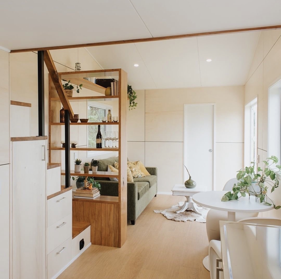Ngôi nhà nhỏ xíu chưa đến 24m² nhưng bên trong tiện nghi, chẳng thiếu ...