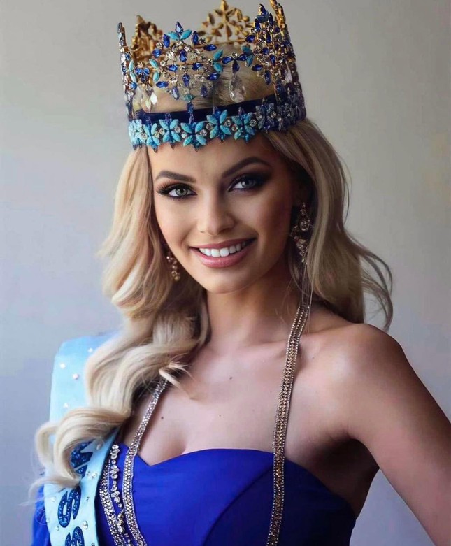 Đương kim Hoa hậu Thế giới Karolina Bielawska trở thành Hoa hậu của các Hoa hậu năm 2021 - Ảnh 3.