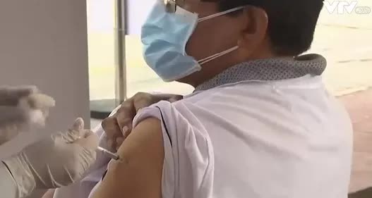 Nguy cơ t&aacute;i b&ugrave;ng ph&aacute;t dịch COVID-19 tr&ecirc;n thế giới - Ảnh 1.