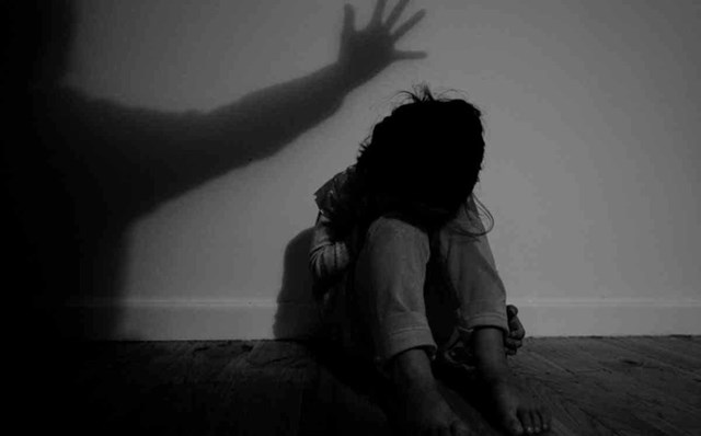 Hà Tĩnh: Nghi vấn bé gái 8 tuổi bị đối tượng bịt mặt xông vào nhà cưỡng hiếp - Ảnh 1.
