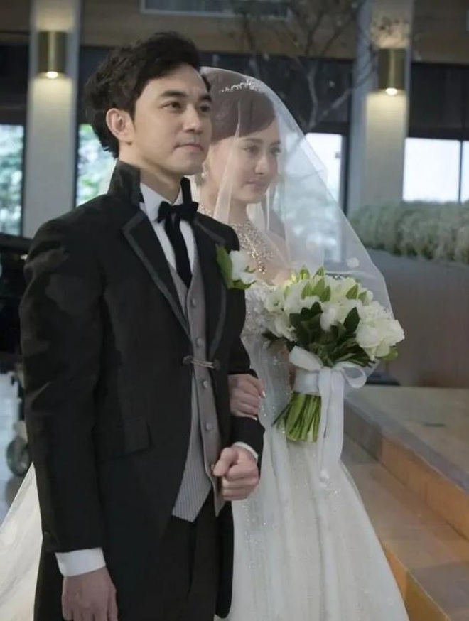 Đệ nhất mỹ nhân một thời hi sinh sự nghiệp vì kết hôn: U50 hát dạo kiếm sống, nỗ lực làm lại cuộc đời - Ảnh 4. Đệ nhất mỹ nhân một thời hi sinh sự nghiệp vì kết hôn: U50 hát dạo kiếm sống, nỗ lực làm lại cuộc đời - Ảnh 4.