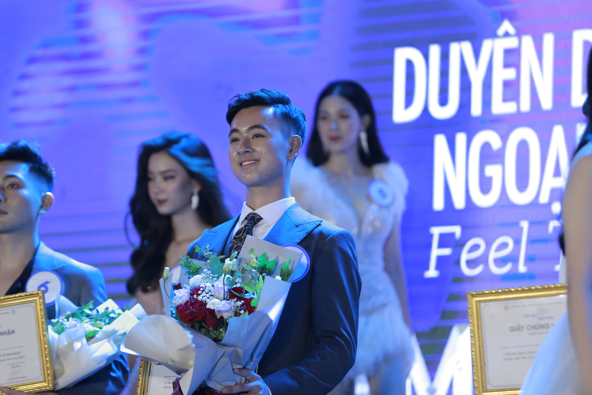 Gặp Tân Nam vương Ngoại thương: Cao 1m80, thông thạo 3 thứ tiếng, từng không dám đi thi vì bị chê mặt lệch - Ảnh 3. Gặp Tân Nam vương Ngoại thương: Cao 1m80, thông thạo 3 thứ tiếng, từng không dám đi thi vì bị chê mặt lệch - Ảnh 3.
