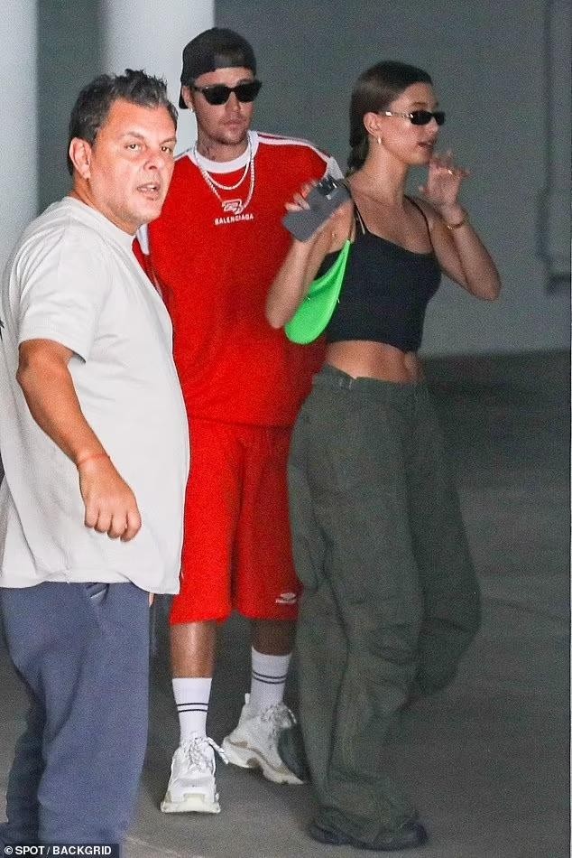 Justin Bieber kh&oacute;a m&ocirc;i b&agrave; x&atilde; si&ecirc;u mẫu giữa biến cố sức khỏe v&agrave; ồn &agrave;o kiện tụng - Ảnh 2.