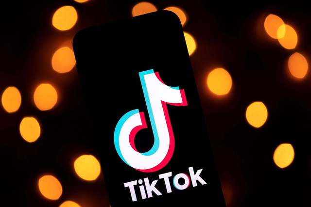 Gọi TikTok là sói đội lốt cừu, nghị sĩ Mỹ kêu gọi Apple và Google cấm cửa ứng dụng này - Ảnh 2.