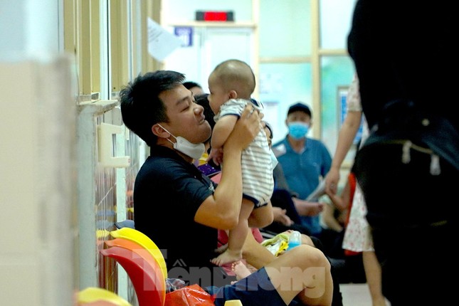 6.000 trẻ đến Bệnh viện Nhi khám mỗi ngày, chủ yếu bệnh đường hô hấp - Ảnh 4.