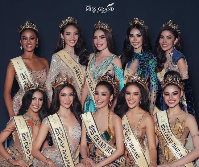 Đương kim Hoa hậu Hoà bình Thái Lan sang Việt Nam dự họp báo khởi động Miss Grand Vietnam 2022 - Ảnh 3.