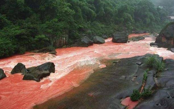 Red river in China: It changes color in the rain, the drink made from this river water is well known - Photo 2.