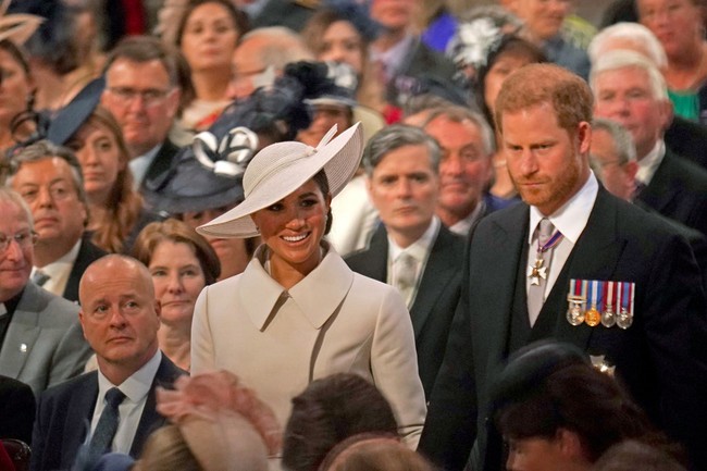 Kate đối mặt với em dâu Meghan - Ảnh 8.