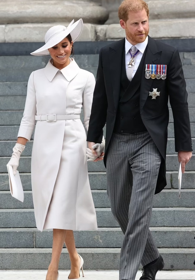 Kate đối mặt với em dâu Meghan - Ảnh 9.