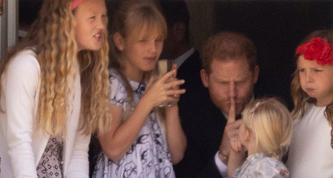 Meghan Markle and her husband officially introduced their daughter Lilibet to the Queen of England - Photo 3.