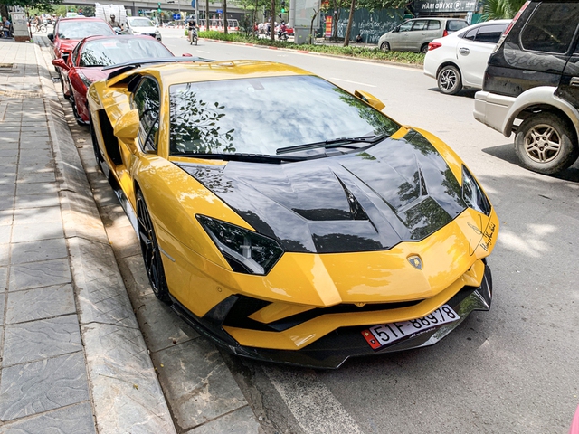 Dàn siêu xe gần 400 tỷ đồng đã đến Hà Nội, Koenigsegg Regera và McLaren Senna nằm trùm bạt chờ tỏa sáng - Ảnh 3. Dàn siêu xe gần 400 tỷ đồng đã đến Hà Nội, Koenigsegg Regera và McLaren Senna nằm trùm bạt chờ tỏa sáng - Ảnh 3.