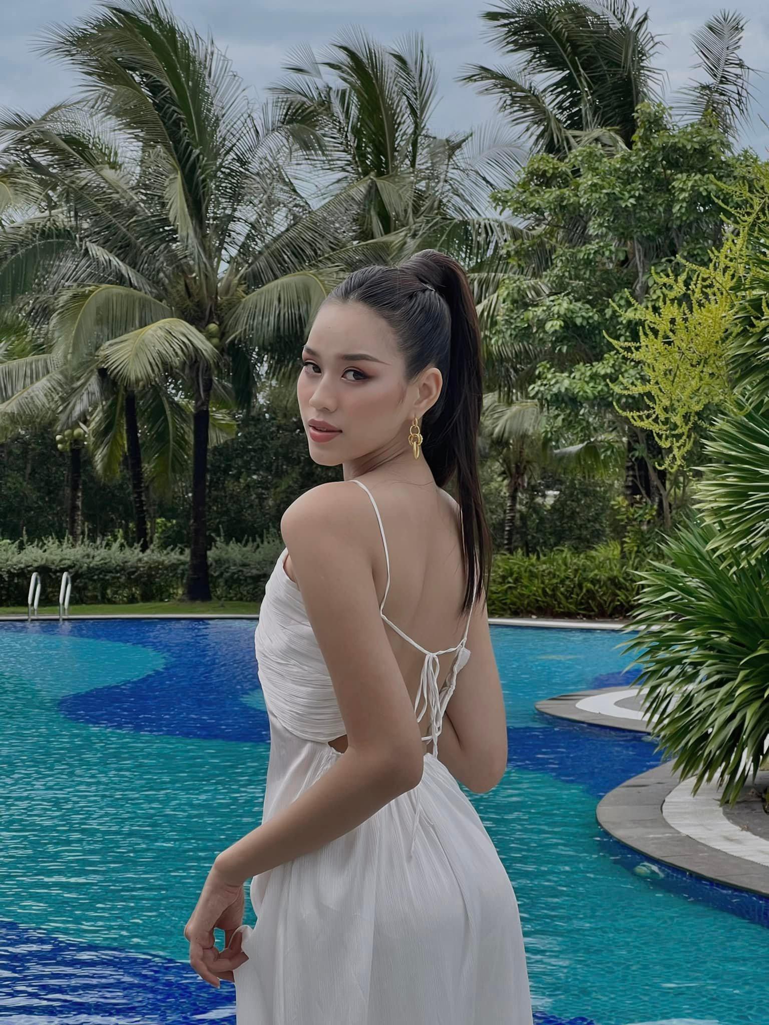 Hoa hậu Đỗ Thị H&agrave; &lsquo;biến h&oacute;a&rsquo; với t&oacute;c: Xoăn đu&ocirc;i nhẹ vẫn l&agrave; &lsquo;ch&acirc;n &aacute;i&rsquo; - Ảnh 5.