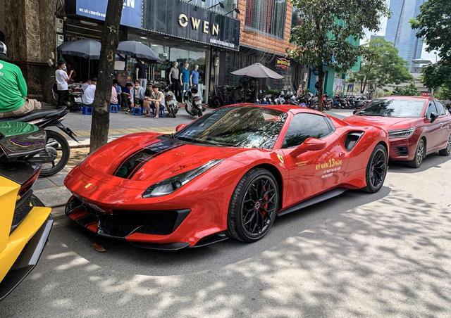 Dàn siêu xe gần 400 tỷ đồng đã đến Hà Nội, Koenigsegg Regera và McLaren Senna nằm trùm bạt chờ tỏa sáng - Ảnh 9. Dàn siêu xe gần 400 tỷ đồng đã đến Hà Nội, Koenigsegg Regera và McLaren Senna nằm trùm bạt chờ tỏa sáng - Ảnh 9.