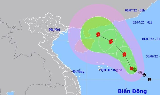 Áp thấp nhiệt đới sắp mạnh lên thành bão, miền Bắc tiếp tục mưa lớn - Ảnh 1.