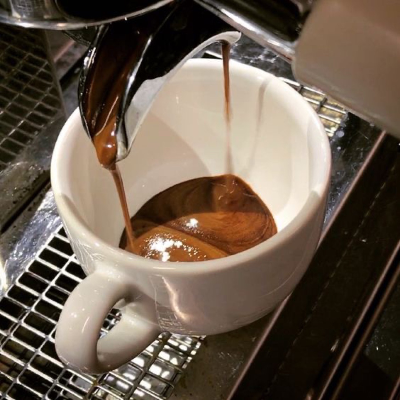 Nghiên cứu mới cho thấy uống cà phê có thể làm giảm tới 30% nguy cơ tử vong - Ảnh 4.