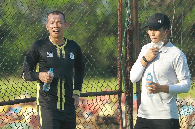 Văn Hậu tập một mình, HLV Hà Nội FC tiết lộ về thời điểm có thể trở lại thi đấu - Ảnh 3.