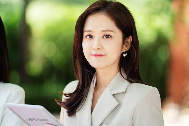 Jang Nara ở tuổi U40: Nhan sắc ma cà rồng gây sốc, mặc đẹp từ trong phim ra ngoài đời - Ảnh 3.