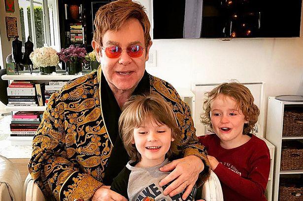 Liên tục trì hoãn tour diễn, chuyện gì đang xảy ra với danh ca Elton John? - Ảnh 4.