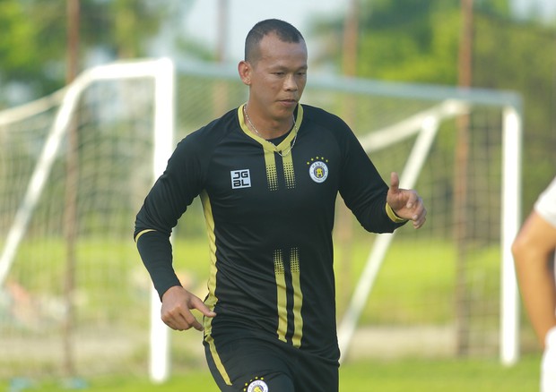Văn Hậu tập một mình, HLV Hà Nội FC tiết lộ về thời điểm có thể trở lại thi đấu - Ảnh 4.