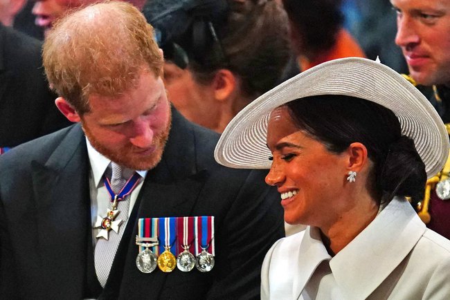 Nụ cười hoàn hảo của Meghan Markle trong mọi khoảnh khắc tại đại lễ Bạch Kim làm bùng nổ truyền thông - Ảnh 4.