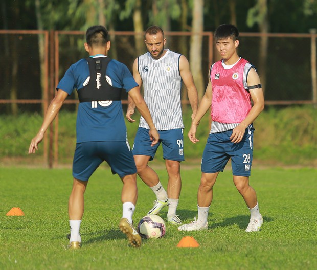 Văn Hậu tập một mình, HLV Hà Nội FC tiết lộ về thời điểm có thể trở lại thi đấu - Ảnh 5.