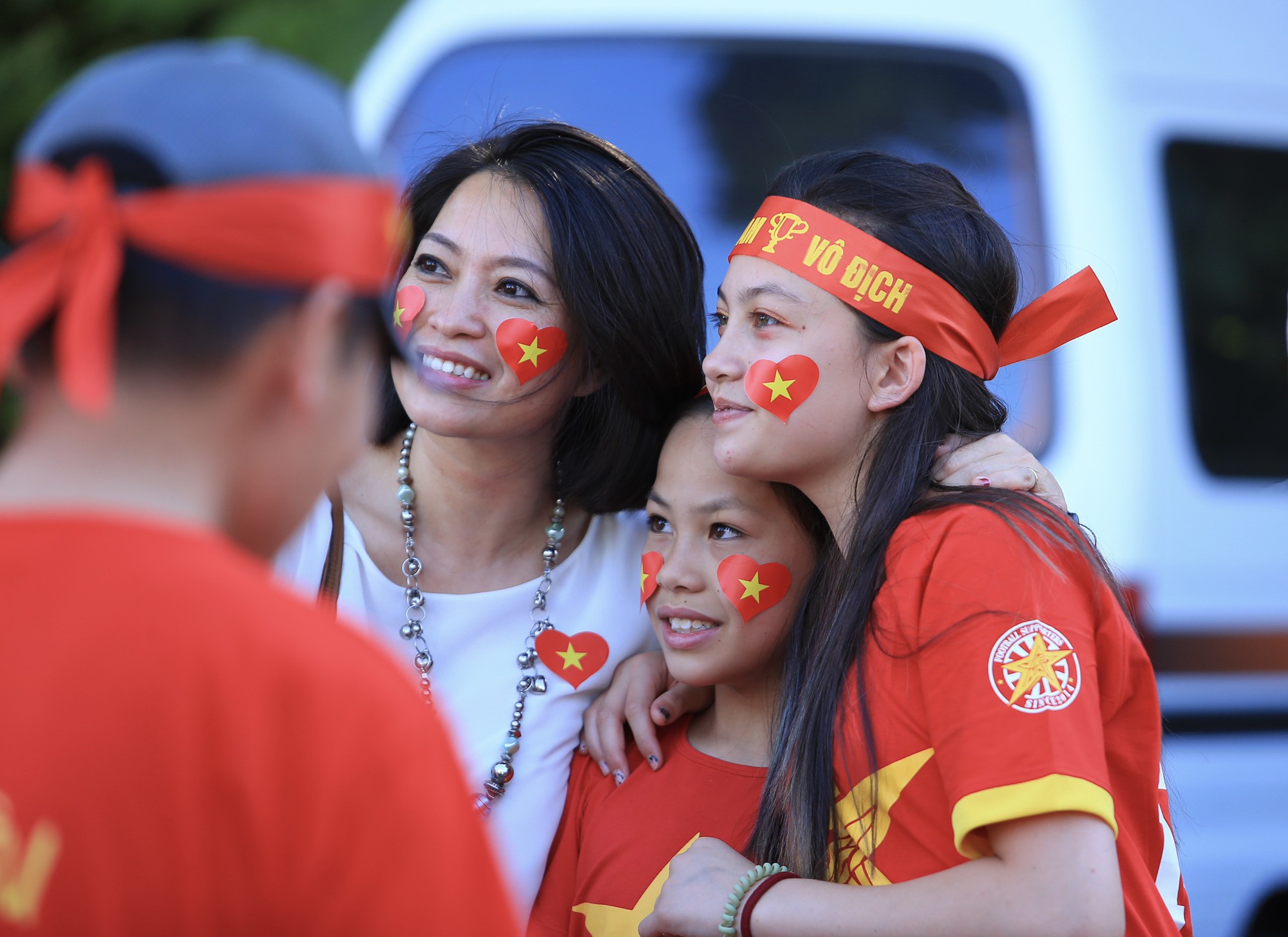 Van Toan sat contemplatively looking at his teammates, Dung Quang Nho recharged before U23 Vietnam played - Photo 9.