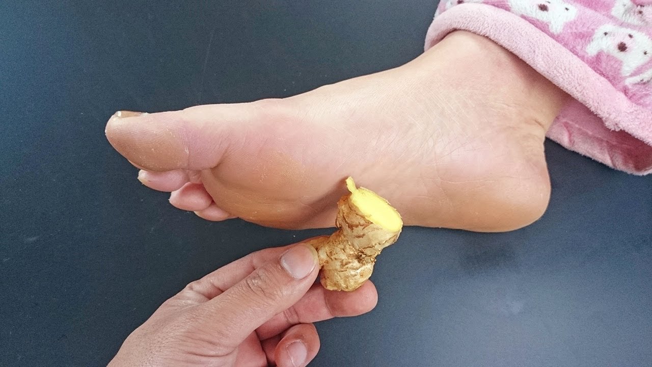 Rub the soles of the feet with ginger before going to bed, the body will have 3 amazing changes - Photo 1.