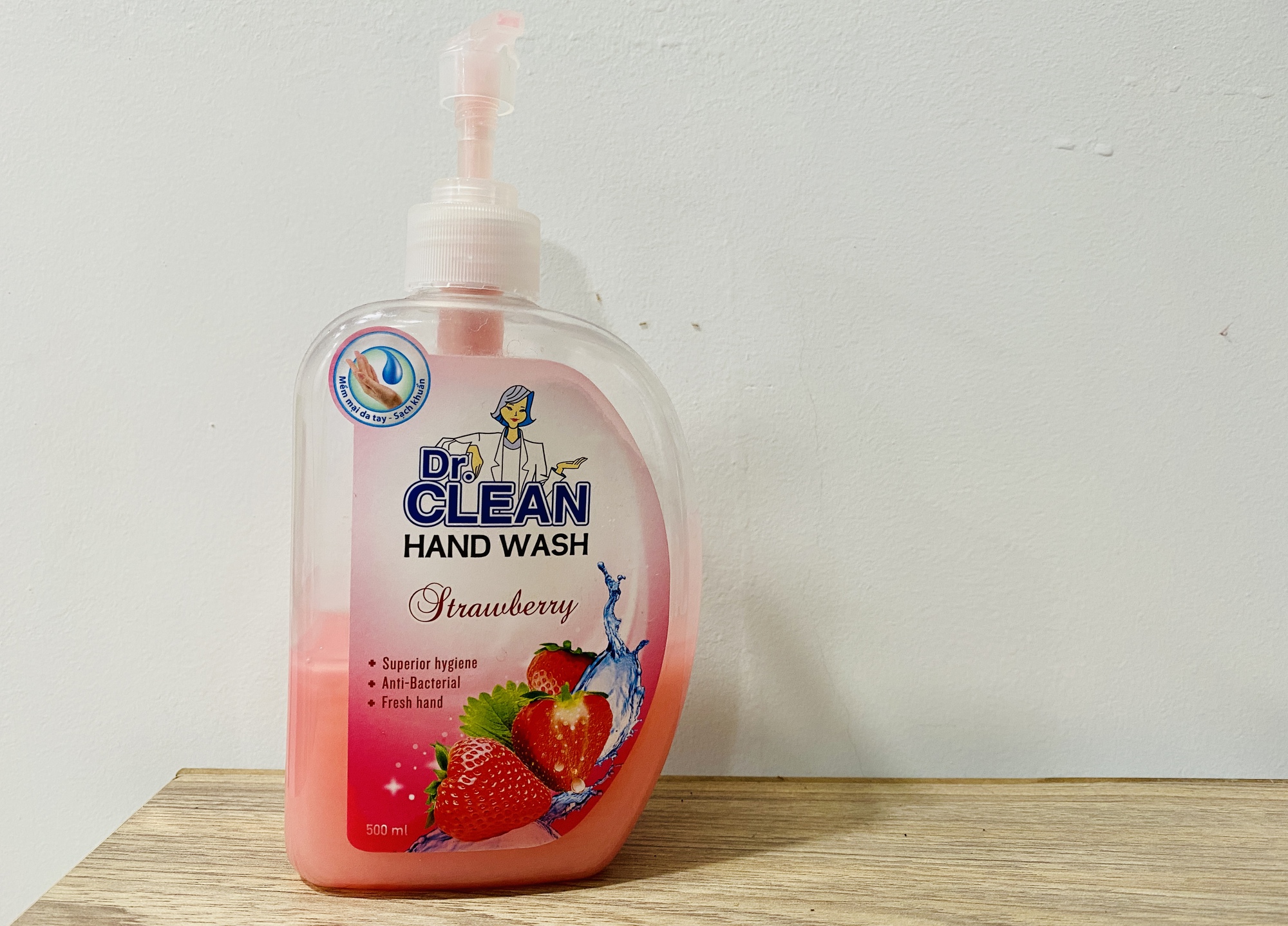 Thông tin mới nhất vụ thu hồi nước rửa tay Dr. Clean hương dâu - Ảnh 1.