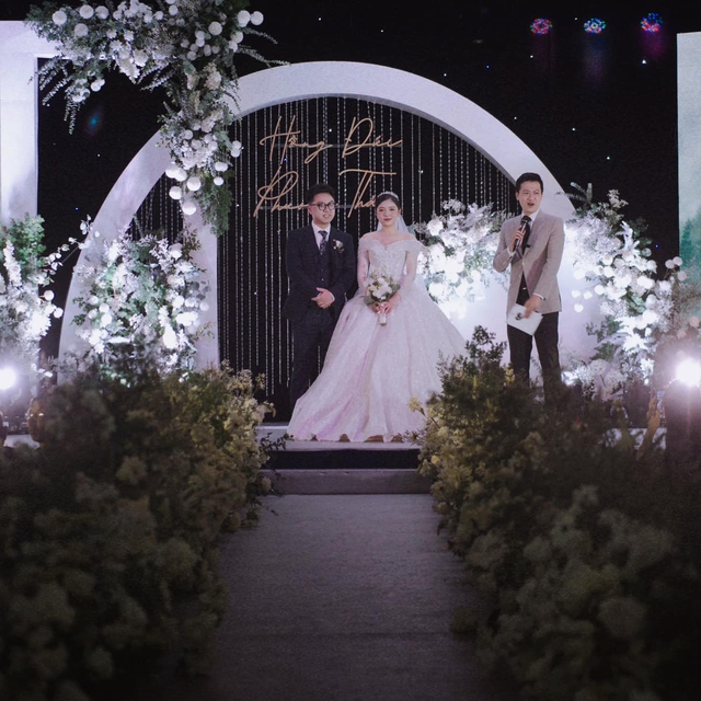 Ngắm nhan sắc xinh đẹp của nữ MC hot nhất Li&ecirc;n Qu&acirc;n Mobile trong lễ cưới - Ảnh 1.