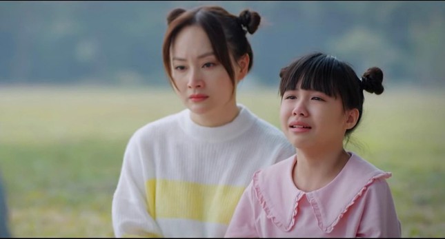 Bé Sam Thương ngày nắng về tiết lộ hậu trường các cảnh quay đẫm nước mắt trong phim - Ảnh 3.