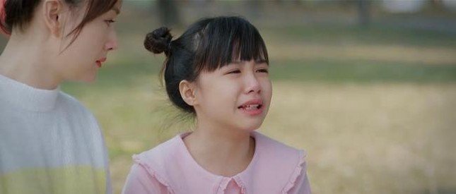 Bé Sam Thương ngày nắng về tiết lộ hậu trường các cảnh quay đẫm nước mắt trong phim - Ảnh 4.